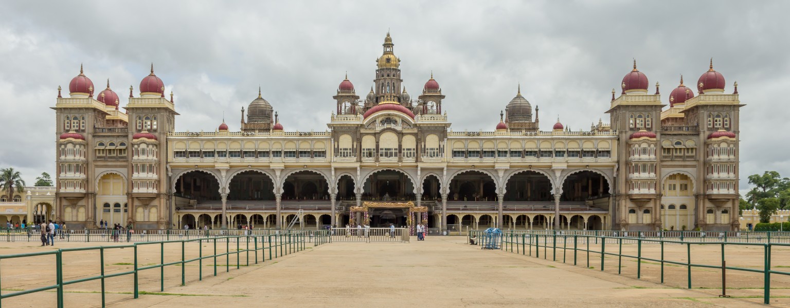 Mysore palace front view 001