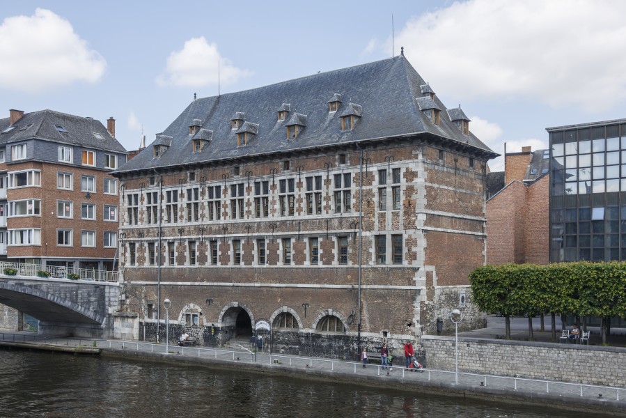 Namur Belgium Halle-al-Chair-01