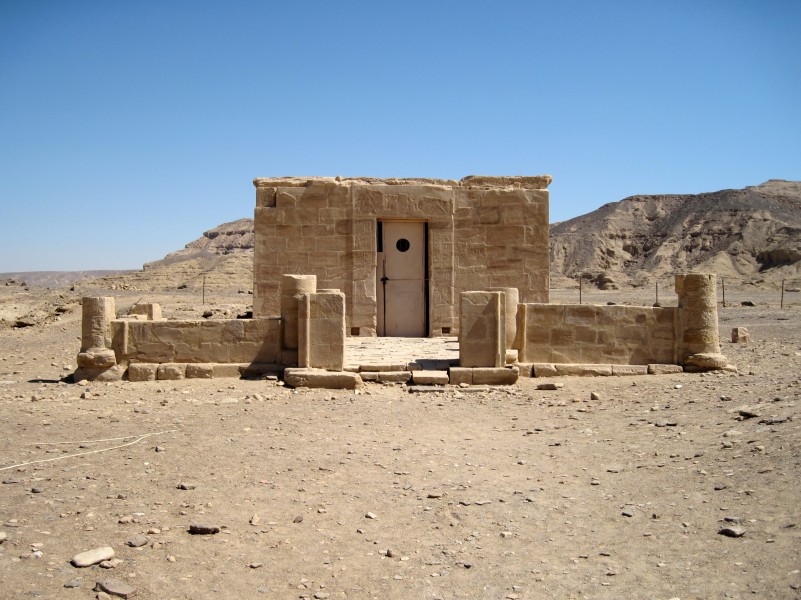 Necheb Tempel Amenophis III. 01