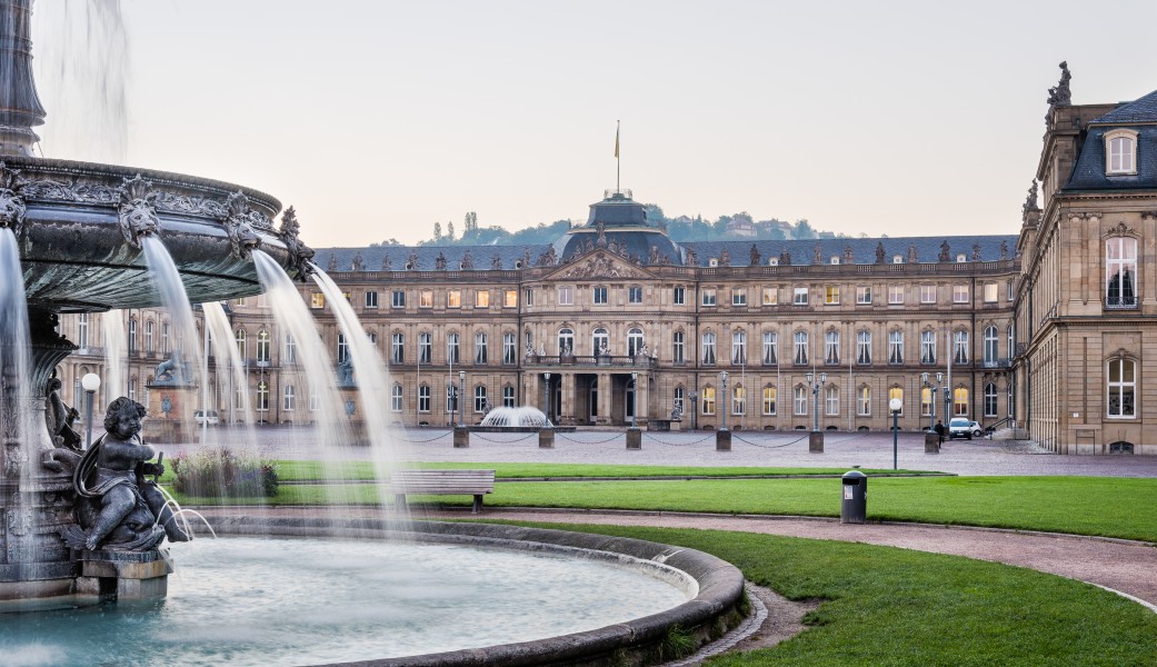 Neues Schloss Schlossplatzspringbrunnen Schlossplatz Stuttgart 2015 03