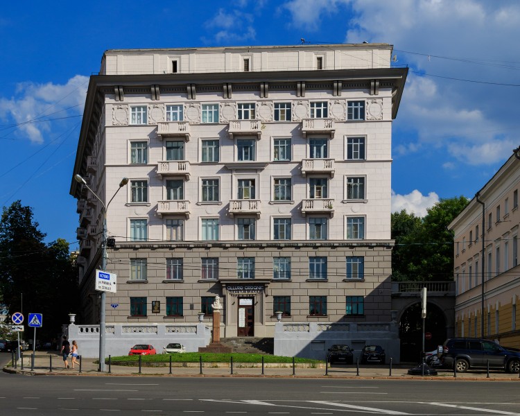 NN Minin and Pozharsky Square 08-2016 img2
