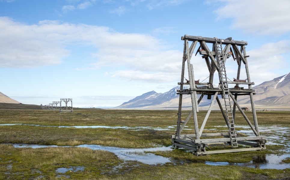 NOR-2016-Svalbard-Adventdalen to Longyearbyen cableways for coal 04