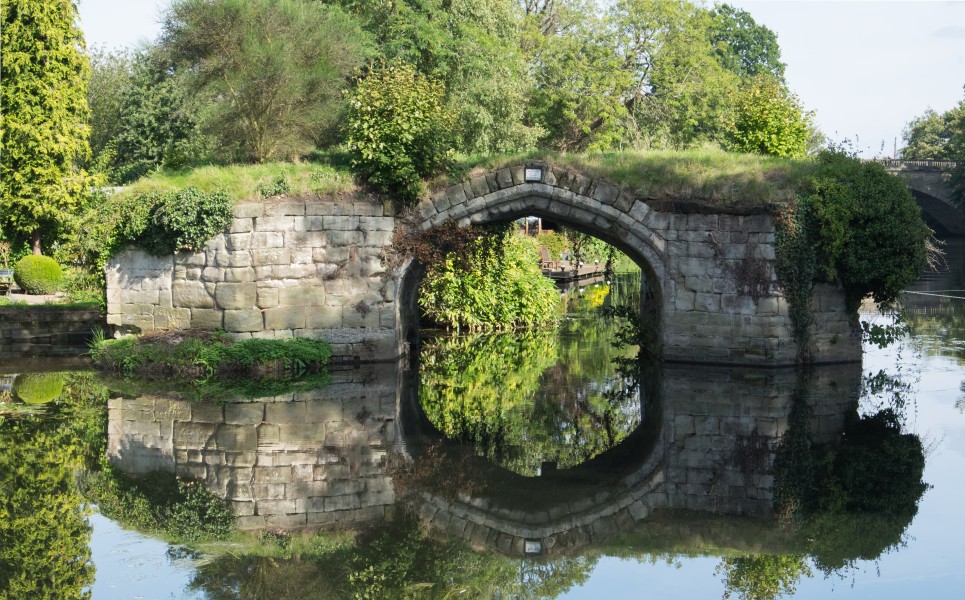 Old Castle Bridge ruins, Warwick