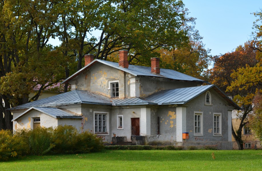 Olustvere mõisa ametnikemaja, 19.-20.saj.a*