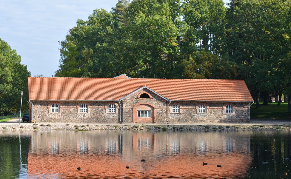 Olustvere mõisa härjatall, 19.-20.saj.a*