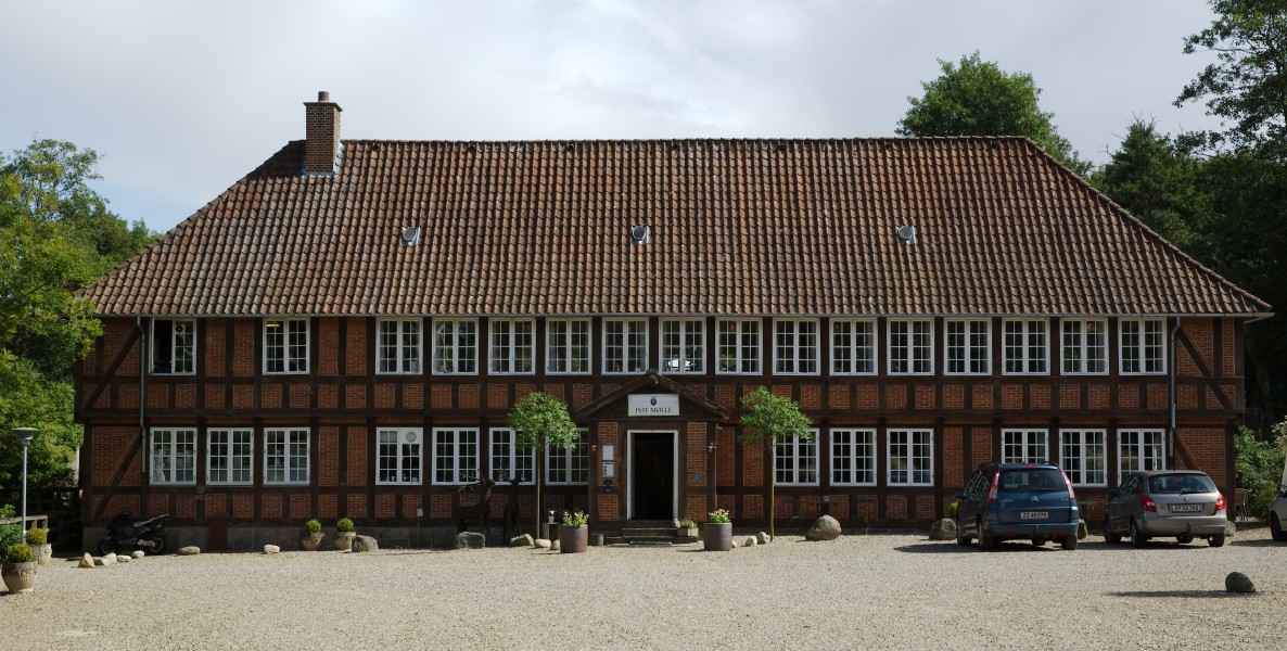 Pøt Mølle set fra indkørslen