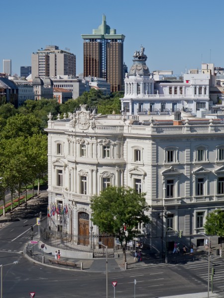 Palacio de Linares, paseo de Recoletos y Torres de Colón