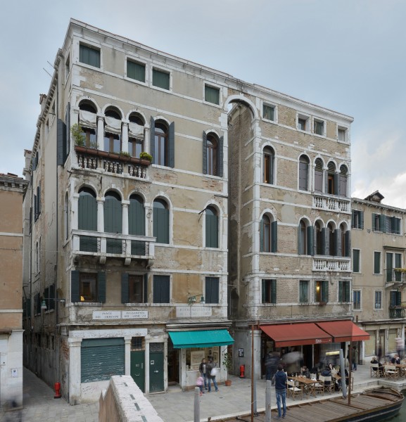 Palazzo su Fondamenta dei Ormesini Cannaregio Venezia