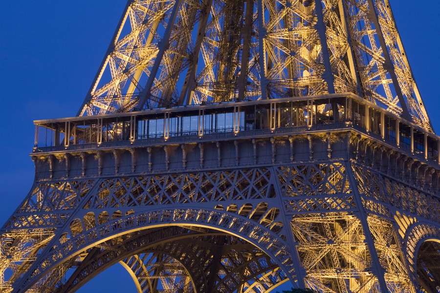 Paris - Eiffel Tower in the evening - 4210