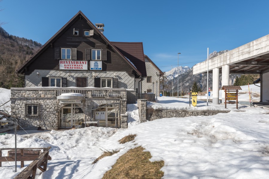 Passo del Predil Gostilna Hermanov und Grenzstation 10032015 0540