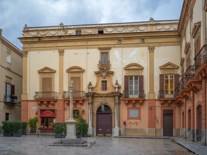 Piazza Croce dei Vespri Palazzo Valguarnera Gangi Palermo