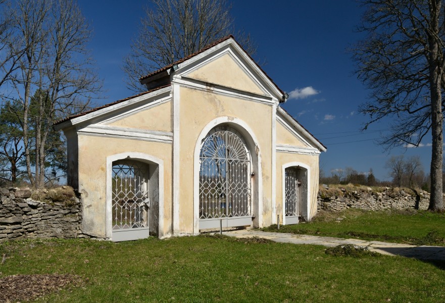 Pilistvere kirikuaia piirdemüür väravaehitisega