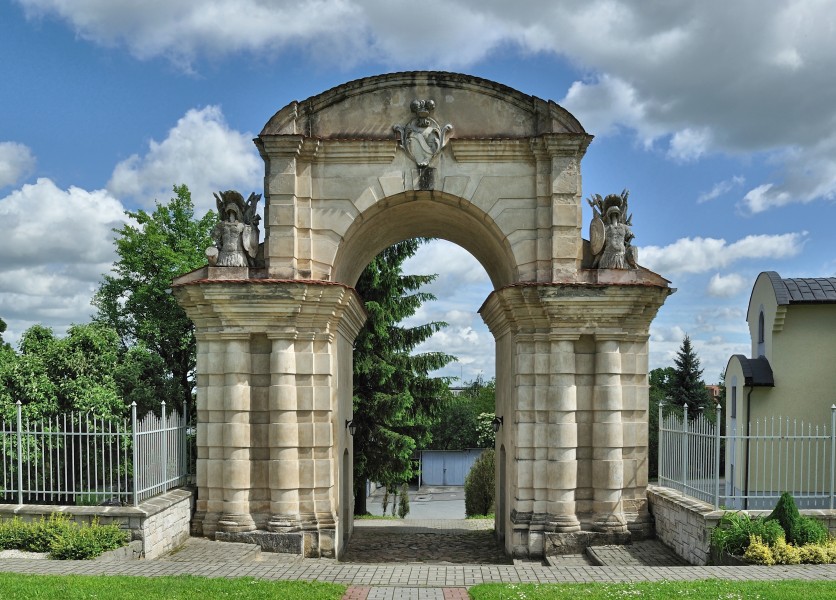 PL-Dąbrowa Tarnowska, brama zamkowa 2013-05-31--10-19-52-001
