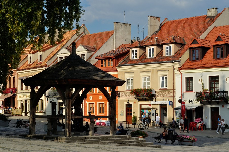 PL-SK Sandomierz, rynek 2016-08-18--17-15-28-001