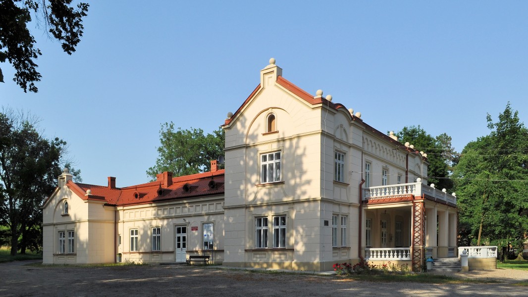 PL - Niwiska - dwór - 2012-07-01--17-35-35-06