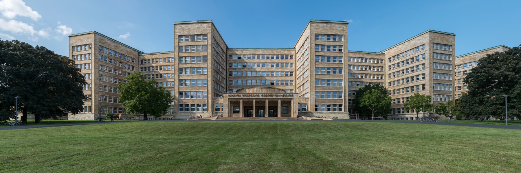 Poelzig-Bau, Frankfurt, South partial view 20140827 1