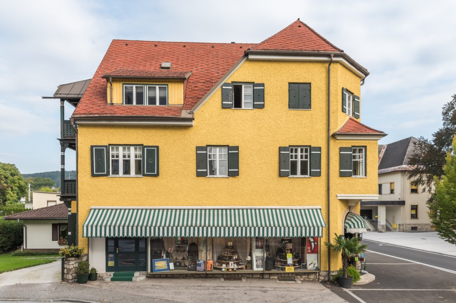 Poertschach Bahnhofplatz Hauptstrasse 158 Eckhaus Morokutti 02102015 7819