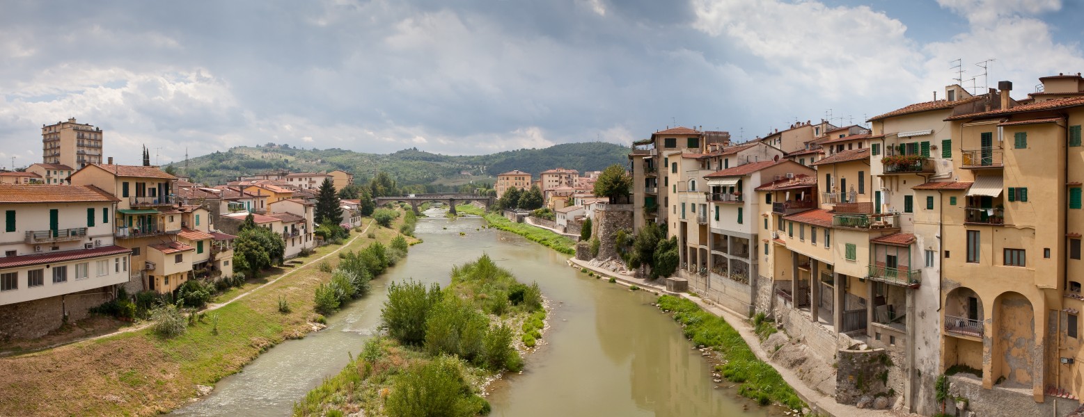 Pontassieve Ponte Mediceo lokking south
