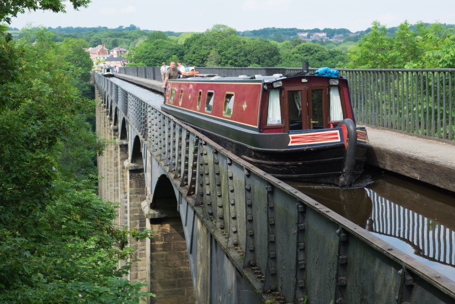 Pontcysyllte Aqueduct from the south end