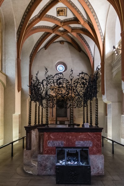Praha Pinkas Synagogue Interior 01