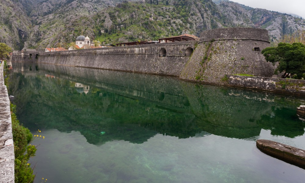 Río Skurda, Kotor, Bahía de Kotor, Montenegro, 2014-04-19, DD 36