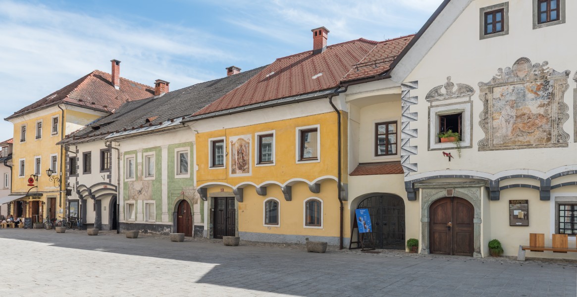 Radovljica Linhartov Trg 22-26 13052015 3713