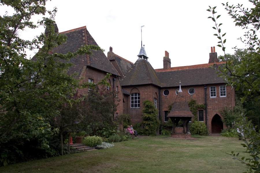 Red House home of William Morris (1)