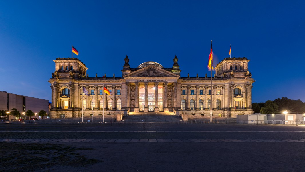 Reichstag zur blauen Stunde, Berlin-Mitte, 1705312210, ako