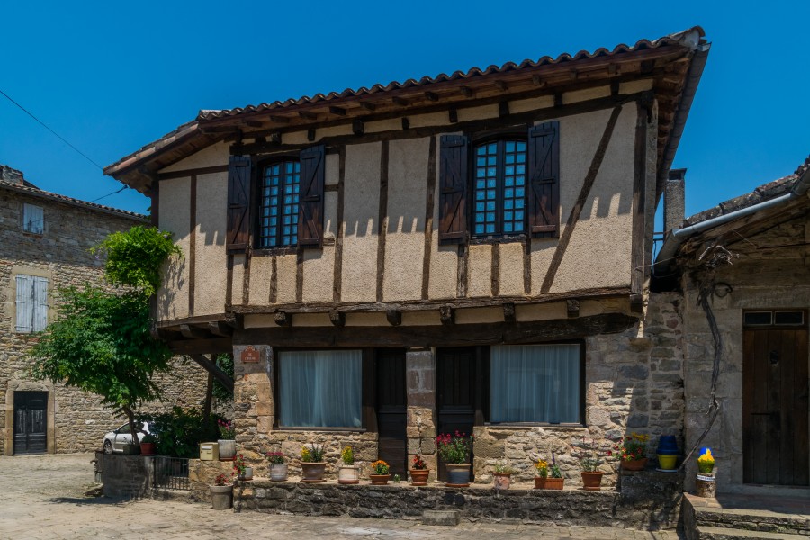 Residential house in Penne 01