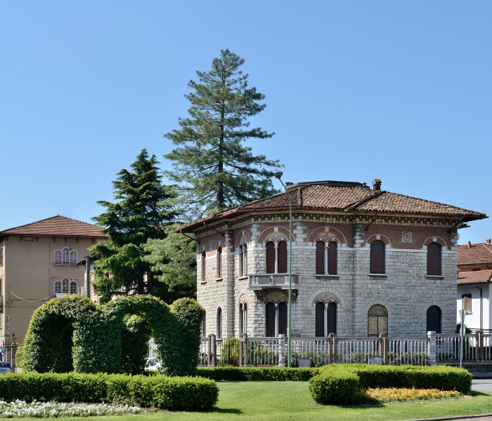 Revivalism (architecture) in Brescia house Cadeo