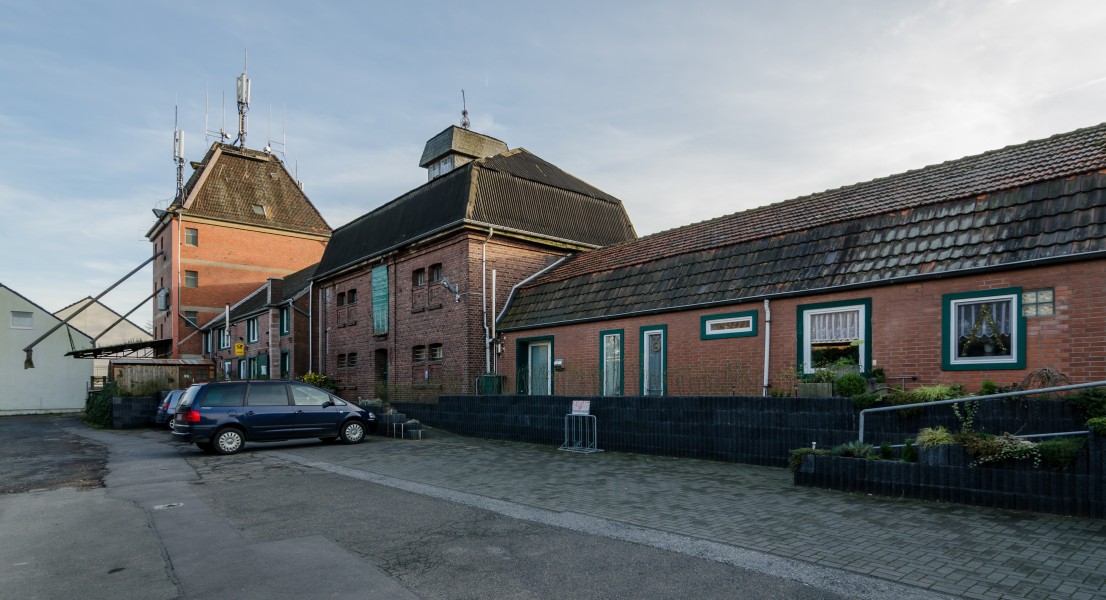 Rheinberg, Budberg, Rheinkamper Straße 13, 2015-12 CN-02