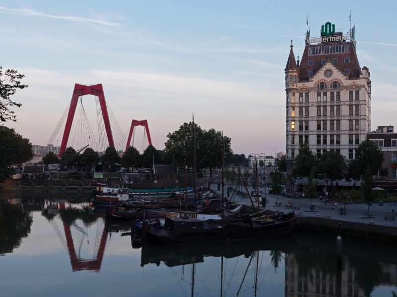 Rotterdam, het Witte Huis RM334003, de Willemsbrug en de Oude Haven foto5 2015-08-01 20.51