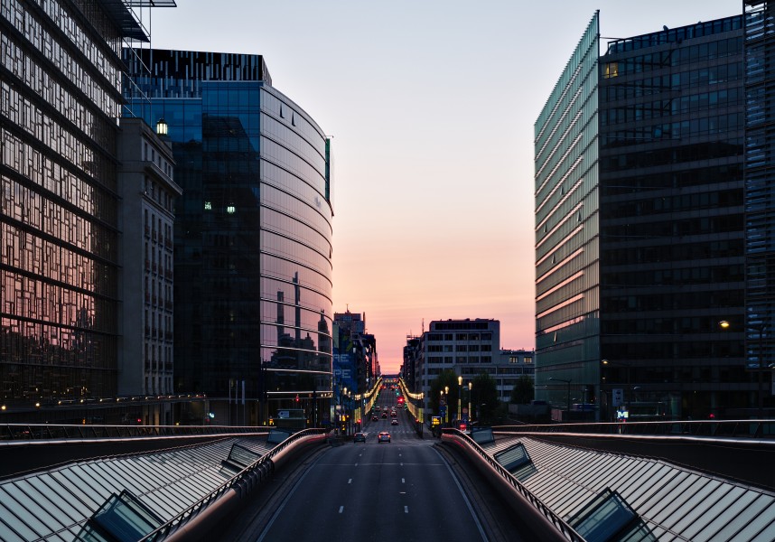 Rue de la Loi, European Quarter in Brussels during civil twilight (DSCF6957)