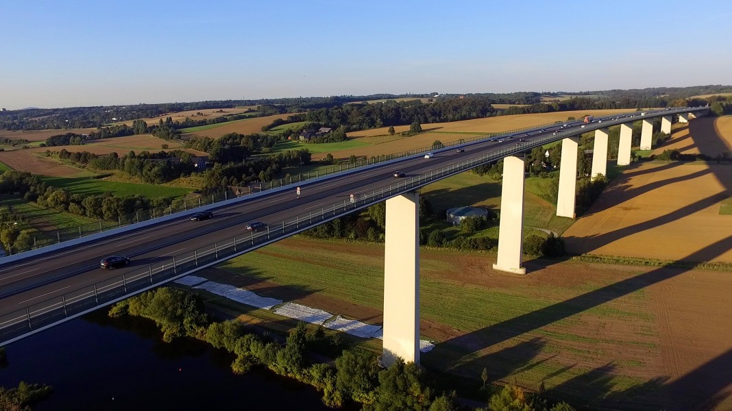 Ruhrtalbrücke bei Mülheim-Mintard aus der Vogelperspektive