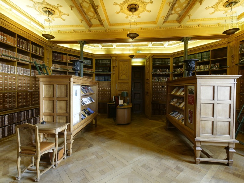 Salle des catalogues de la Bibliotheque Mazarine Paris