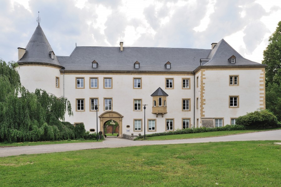 Sanem Castle 01