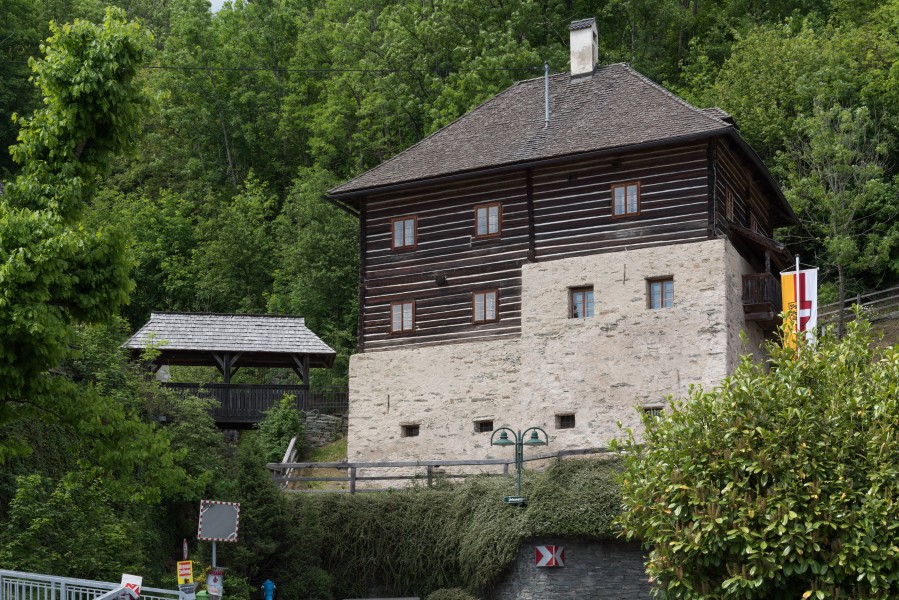 Sankt Urban 2 Fussgaengerbrucke und Mesnerhaus 17052015 3725