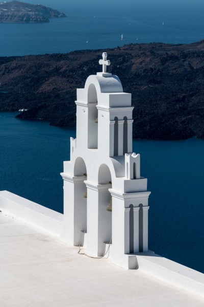 Santorin (GR), Fira, Drei Glocken von Fira -- 2017 -- 2599