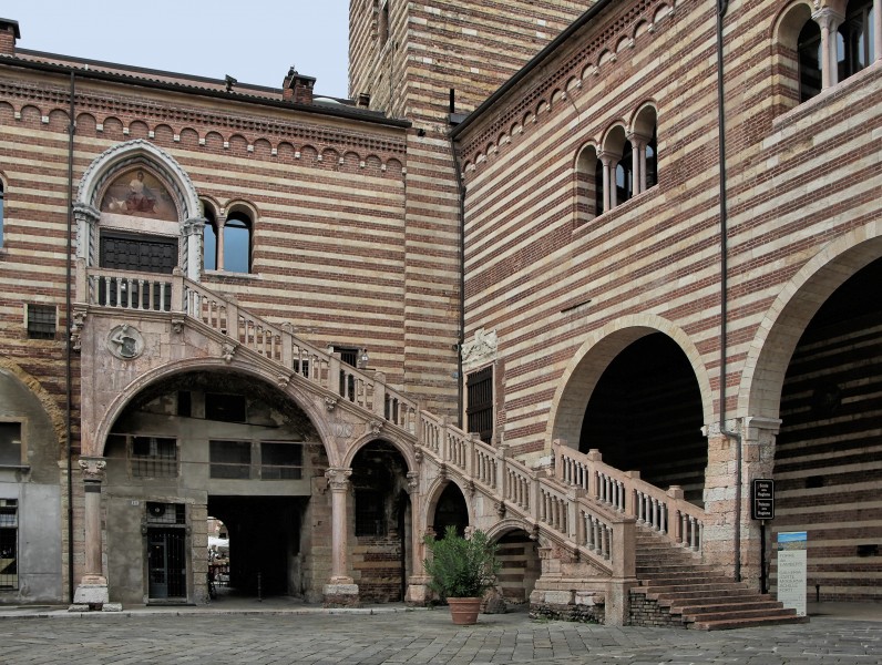 Scala della Ragione - Verona