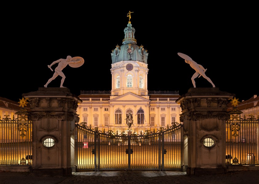 Schloss Charlottenburg nachts (Zuschnitt)