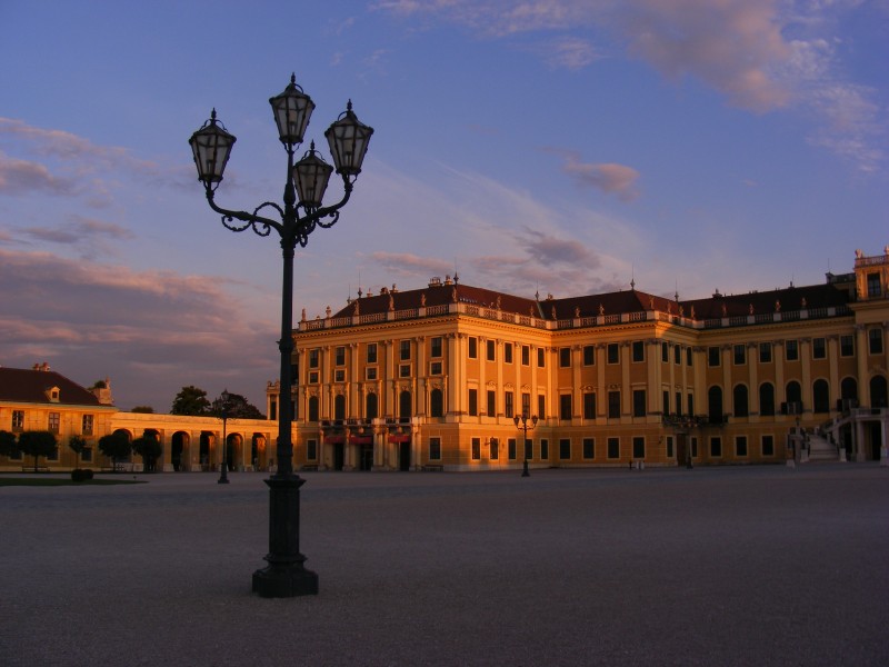Schloss Schönbrunn bei Sonnenuntergang