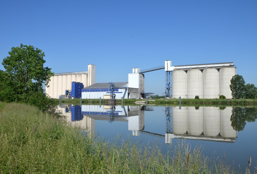 Silos sur la Saône pres de Esbarres DSC 0668