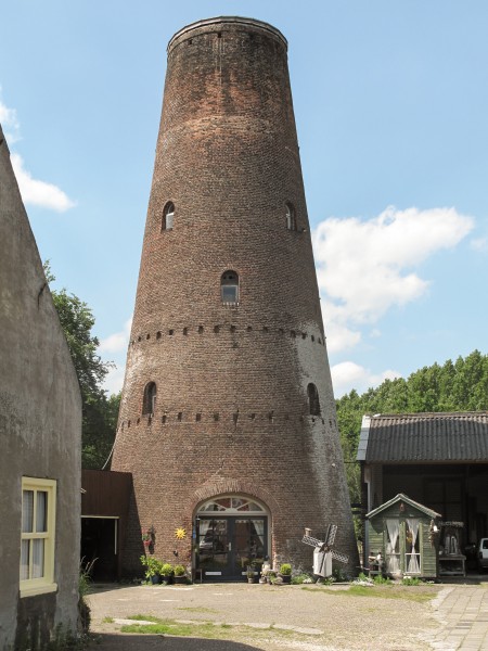 Sint Oedenrode, molenromp RM527511 foto1 2014-05-19 14.22