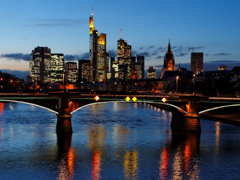 Skyline Frankfurt Flößerbrücke