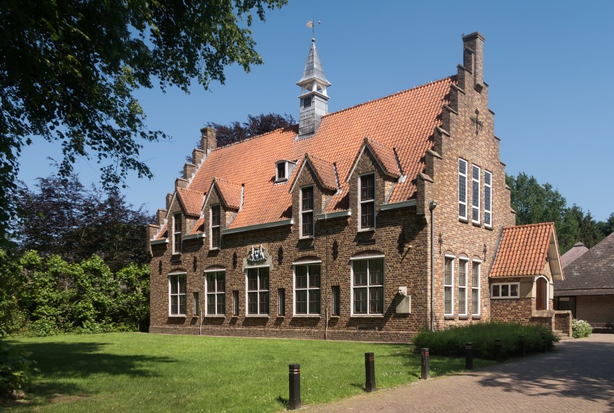 Sleen, het voormalige gemeentehuis RM478222 IMG 3778 2018-05-27 10.36