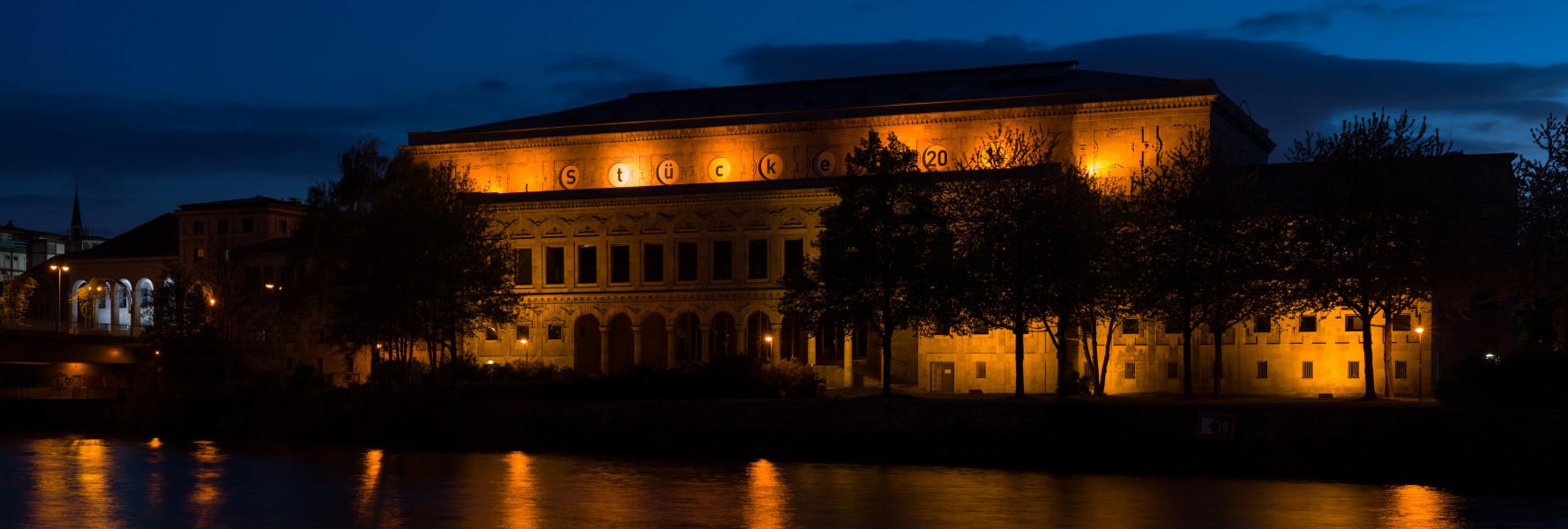Stadthalle Mülheim Panorama Blaue Stunde 01 2014