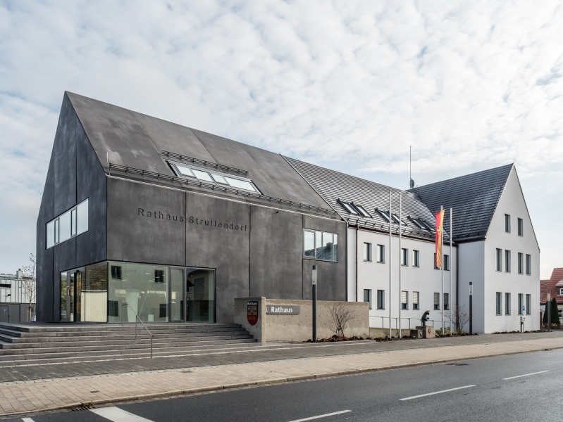 Strullendorf-Rathaus-PB090003