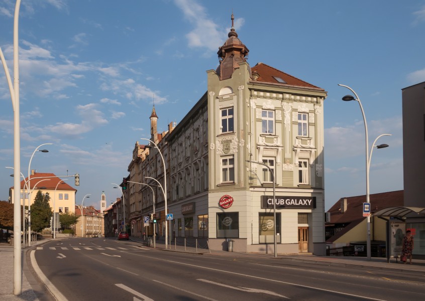 Tábor, straatzicht Budějovická vanaf de Billa supermarkt IMG 6319 2018-08-01 18.50