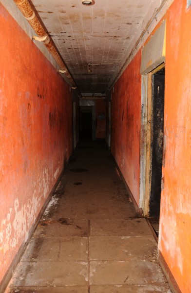 Thomas Bresson - couloir-salle-a1 (by)