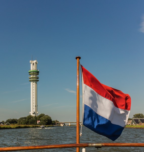 Toren van Spannenburg gezien vanaf Pr. Margrietkanaal